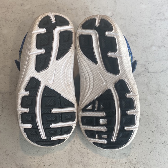 NIKE toddler/baby Revolution3 tennis shoe - Picture 4 of 5